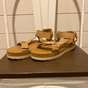 Universal Thread Holden Platform Velcro Chaco-Style Sandals